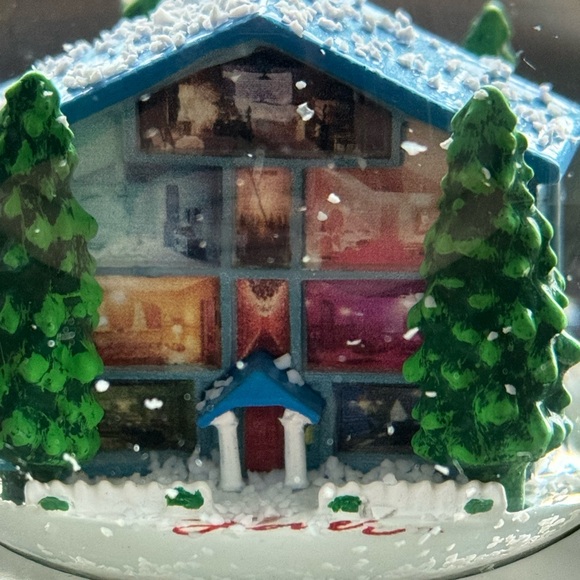 NWT ❄️ Taylor Swift 2023 Lover Snowglobe - Picture 8 of 8